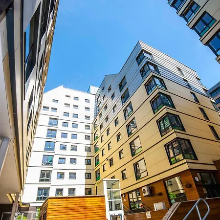 竞技场乡村校园住宿酒店 *