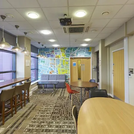 竞技场乡村校园住宿酒店 利兹