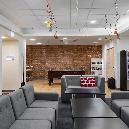 竞技场乡村校园住宿酒店 利兹